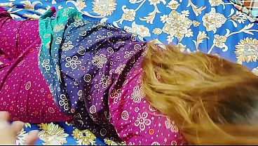 Desi Pakistani Husband wife- Roleplay Jija Sali Ko Lun K Choopay Lagwa Raha hai