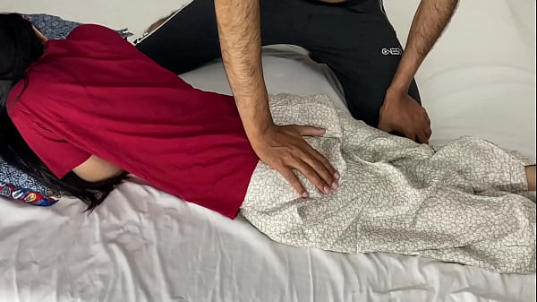 पंजाबी सौतेली माँ ने अपनी बड़ी गांड मेरे सामने नंगी कर दी और बोली चोदो मेरी प्यासी गांड को