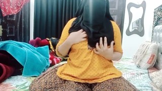 Pakistani Student Girl In Hijaab Masturbating in Front Of His Boyfriend With Dirty Talking Hindi
